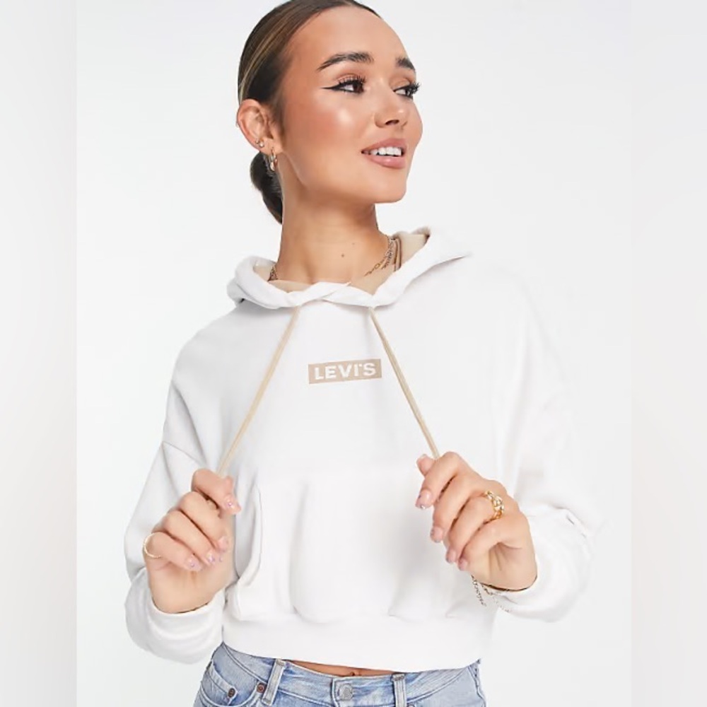 2💎’s/$22~Levi’s Cropped Long Sleeved Pullover Hoodie~Medium